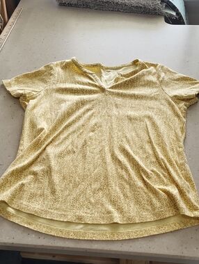 L.L. Bean Short Sleeve V-Notch Tee in Pale Yellow Floral